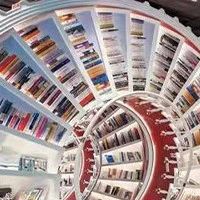 站在云端、睡进书堆，谁说书店只能看书？