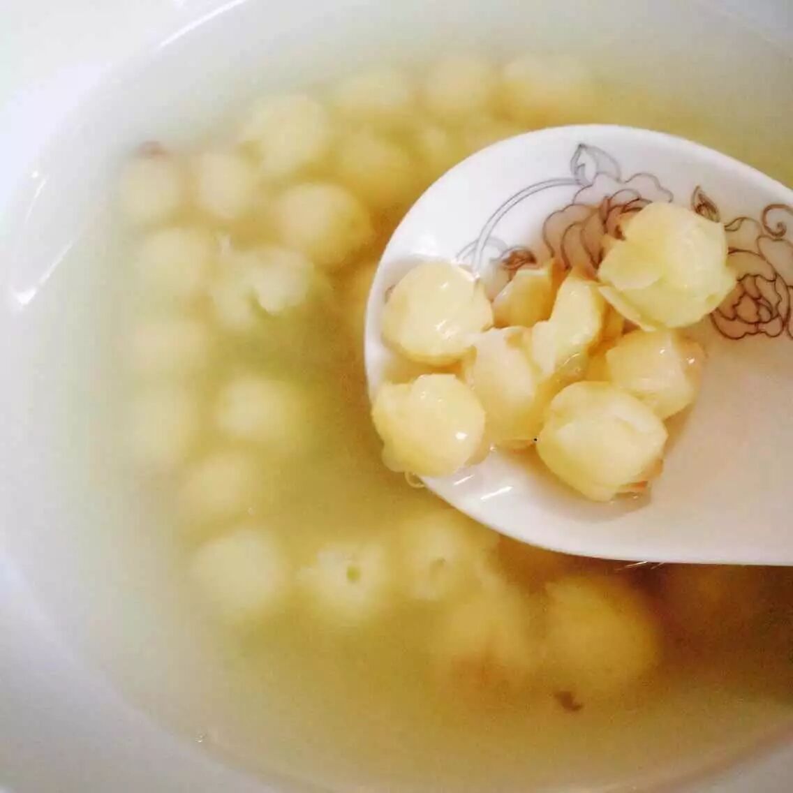 凌晨四点,去天池山下喝一碗最夏天的新鲜莲子汤.