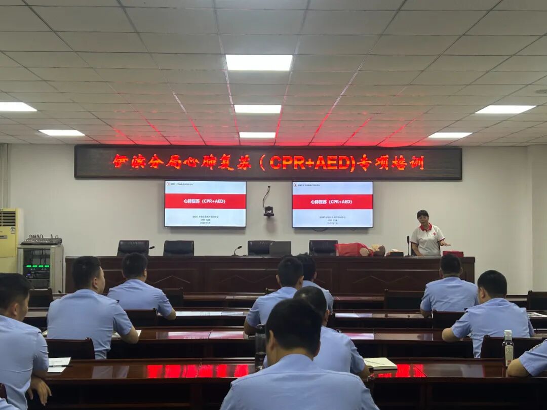 河南洛阳伊滨：急救培训进警营 练“救”本领守平安