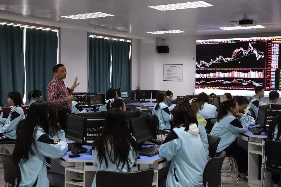 遼寧金融職業(yè)學(xué)院錄取查詢_遼寧金融職業(yè)學(xué)院官網(wǎng)錄取查詢_遼寧金融職業(yè)學(xué)院2020
