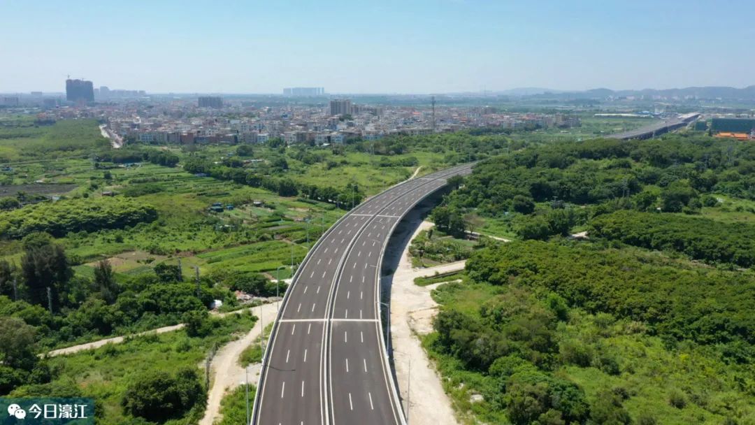 而在隧道南岸,濠江虎頭山隧道將與汕頭海灣隧道同步開通.