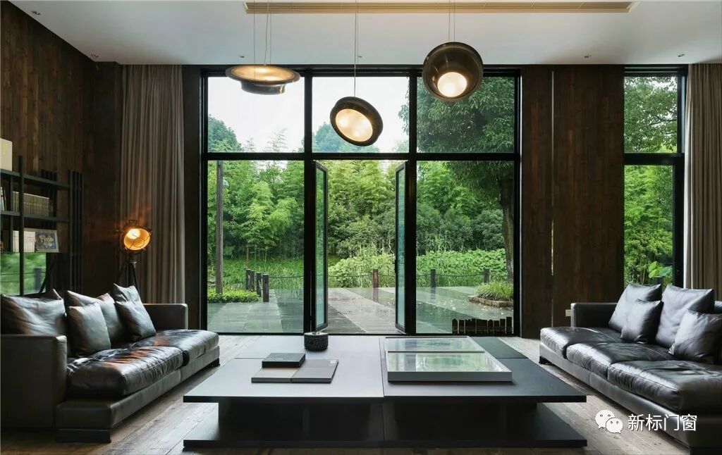 食物讲究色香味俱全，家装同样也注重色彩搭配。