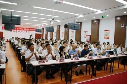 郑州市创业项目网 郑州市大中专学生回乡创业，可申领万元补贴！