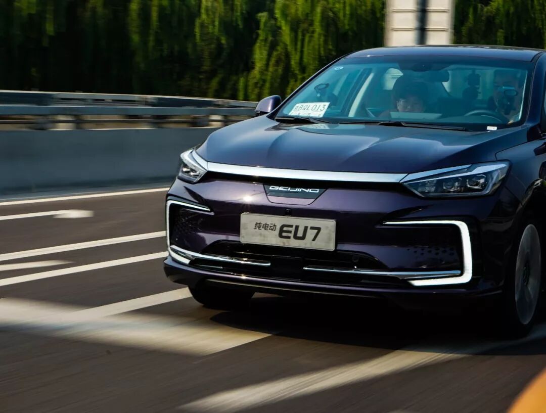 与世无争方能速度制胜试驾北汽新能源eu7