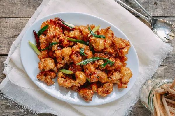 花菜又出新吃法，这样做连盘子都舔了！