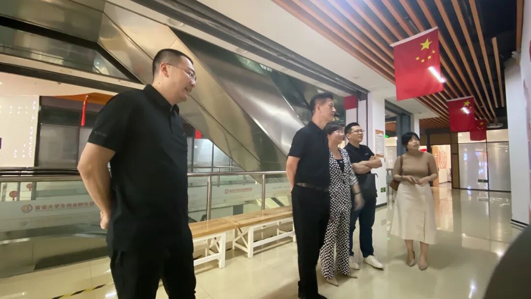 河北省商务厅对外贸易处韩金龙处长莅临石家庄跨海跨境电商产业园考察