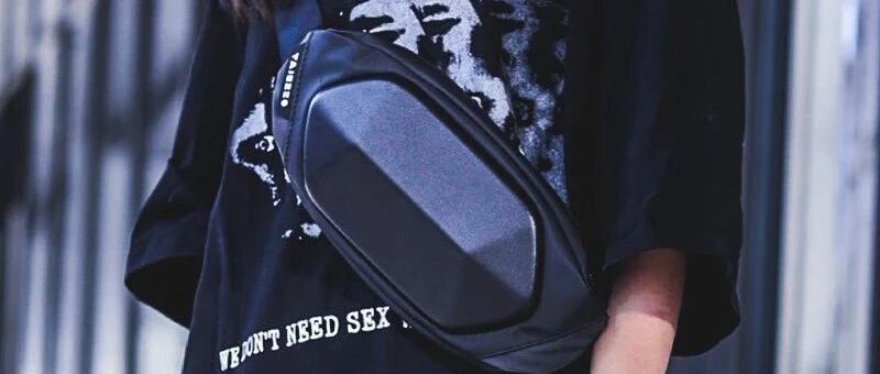 轻时尚，更有型！点亮搭配的出街潮包，极具未来感的新生代设计！