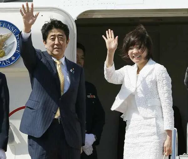 视角 疫情当下 日本首相夫人和男星私下组团看樱花引众怒 不愧是坑夫达人 仙贝旅行 微信公众号文章阅读 Wemp
