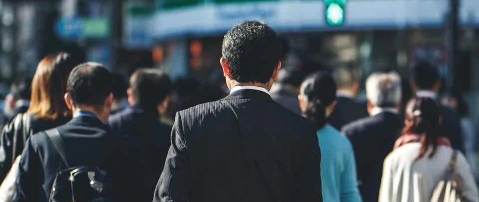 减薪40%换周休4天，是变相“裁员”还是社畜福报？