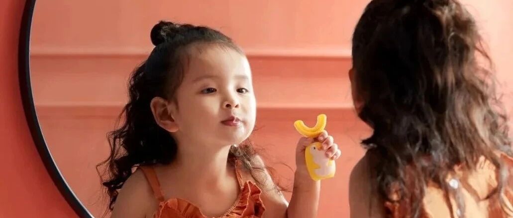 明星墙裂推荐！会唱歌的儿童电动牙刷，专利U型设计，科学呵护口腔，让宝宝主动爱上刷牙~