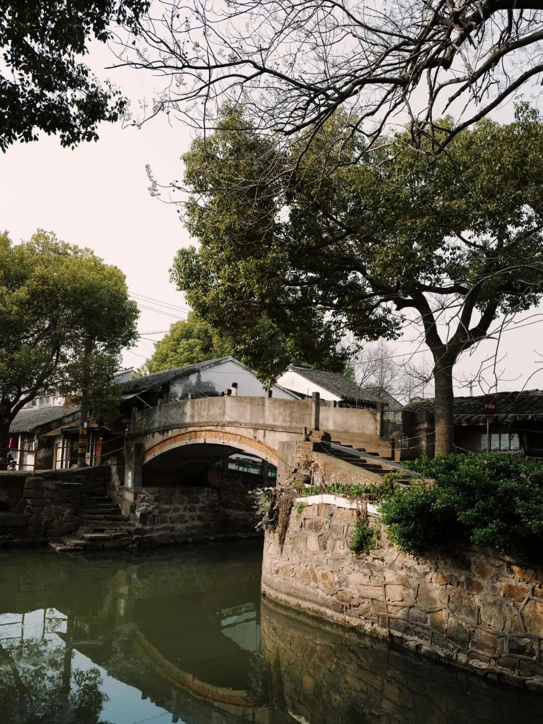 不同于其他地区的古镇,南泉老街更多了一份烟火气,这儿的风景很美