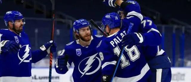 卫冕冠军电压十足完全制宰 揭幕战闪电5-1大胜黑鹰