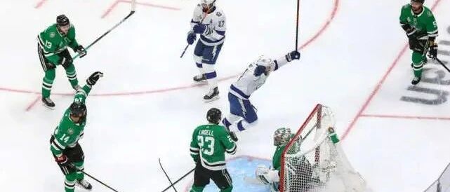 进球大战！闪电5-4加时绝杀星队 距斯坦利杯仅一步之遥！