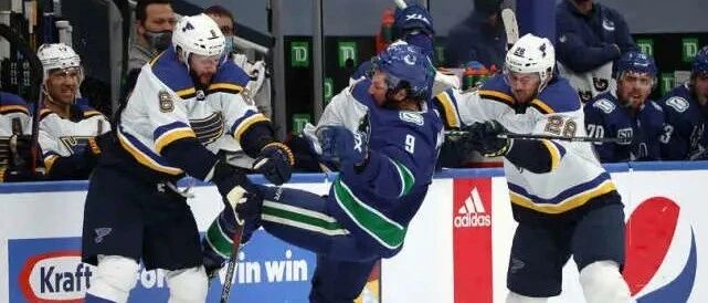 蓝调3-1加人！季后赛首轮第四战：卫冕冠军及时苏醒追平大比分