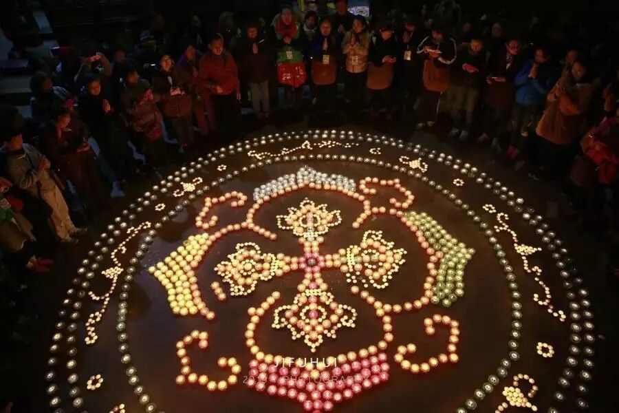 ���������������գ������۹��ƹ��ޣ���Բ����