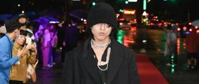 土到上热搜，我又不懂时尚了...