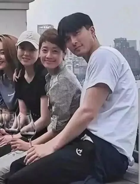 马伊琍绯闻男友疑曝光,竟是《欢乐颂》小17岁男演员?离婚一年仍对小鲜肉情有独钟?