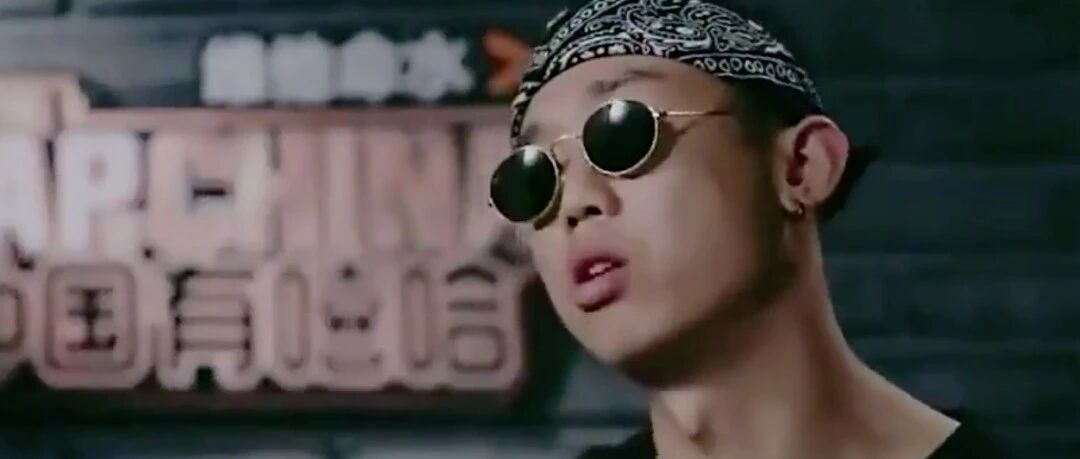 他是不是太能装了？