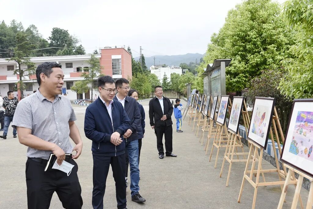 富源县竹园镇中小学开展我心目中的航天主题教育系列活动