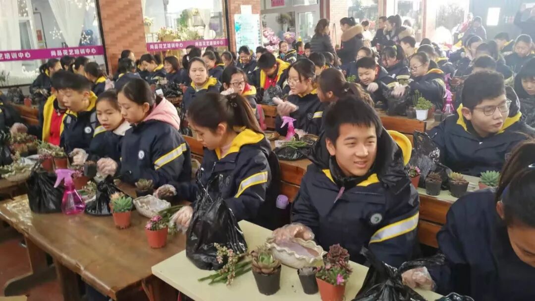 感受植物之美，體驗(yàn)栽培之樂(lè) ——陳砦花卉市場(chǎng)迎接鄭州市第七初級(jí)中學(xué)生物組組織學(xué)生研學(xué)活動(dòng)