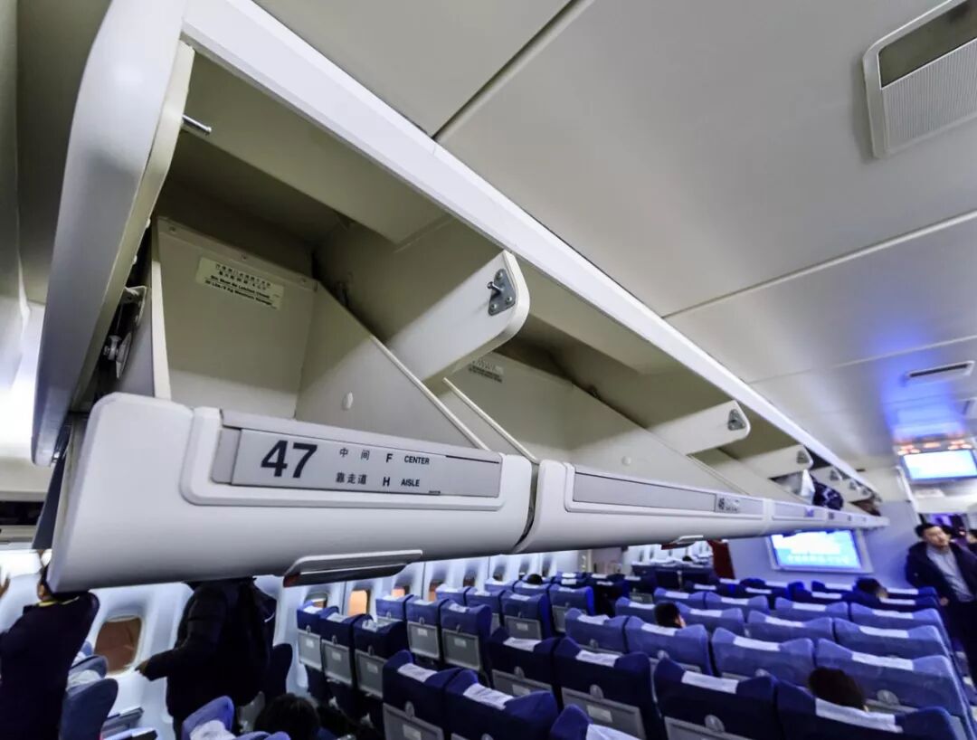 从平壤飞往新加坡的中国专机 里面是这样的