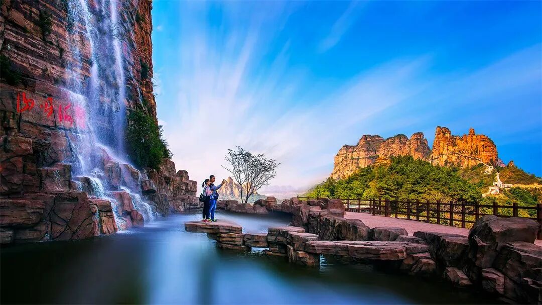 扫描下方图中二维码进行购买东太行景区门票 玻璃栈道:原价:140元