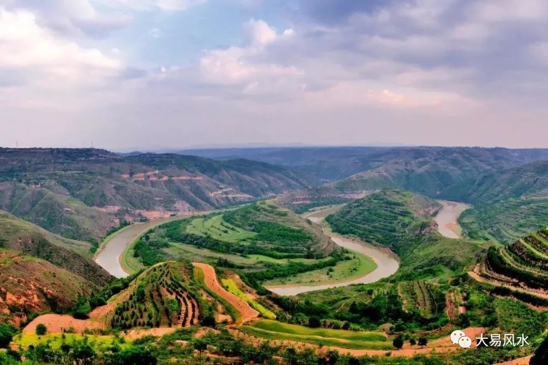 墓地风水有讲究，论觅龙、察砂、相土、尝水、点穴