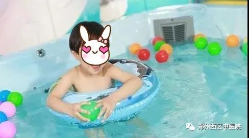 郑州婴儿游泳_婴儿什么疾病要游泳_婴儿洗澡游泳