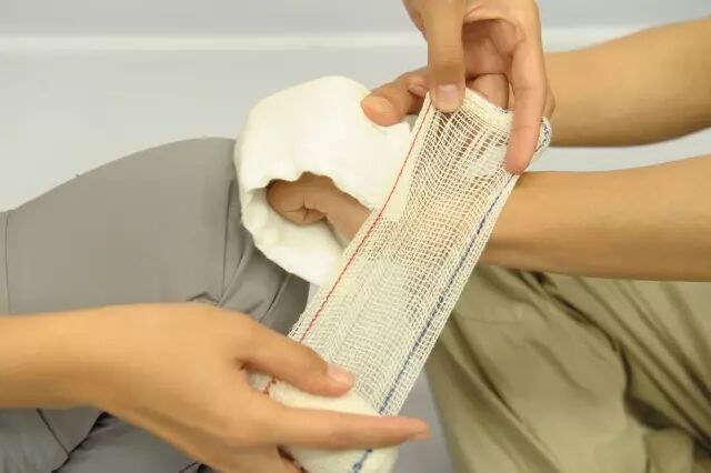 医用绷带怎么绑图解【急救科普】 外伤处理中5种绷带包扎方法，赶紧get!_https://www.jmylbn.com_新闻资讯_第30张