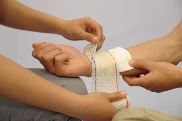 医用绷带怎么绑图解【急救科普】 外伤处理中5种绷带包扎方法，赶紧get!_https://www.jmylbn.com_新闻资讯_第16张