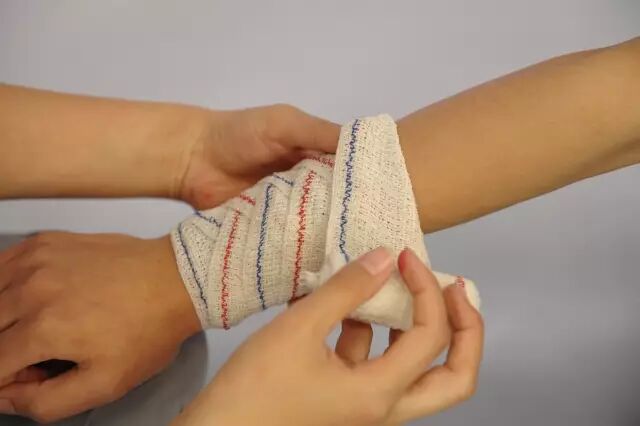 医用绷带怎么绑图解【急救科普】 外伤处理中5种绷带包扎方法，赶紧get!_https://www.jmylbn.com_新闻资讯_第20张