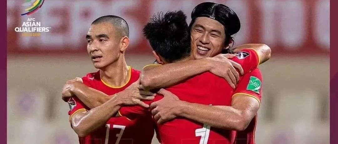 赢了！中国男足补时3:2绝杀越南队