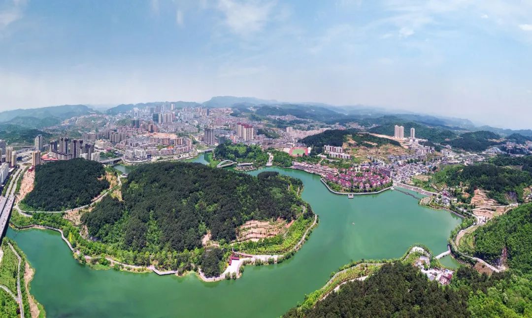 此外,开阳县还围绕实施城镇化带动战略,优化城镇化格局,提升城镇集聚