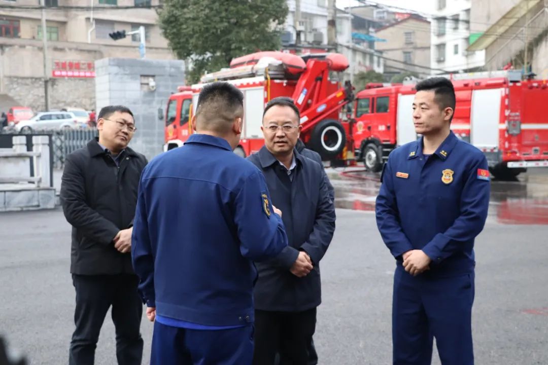 開陽縣委書記王啟雲暗訪檢查元旦假期值班值守情況