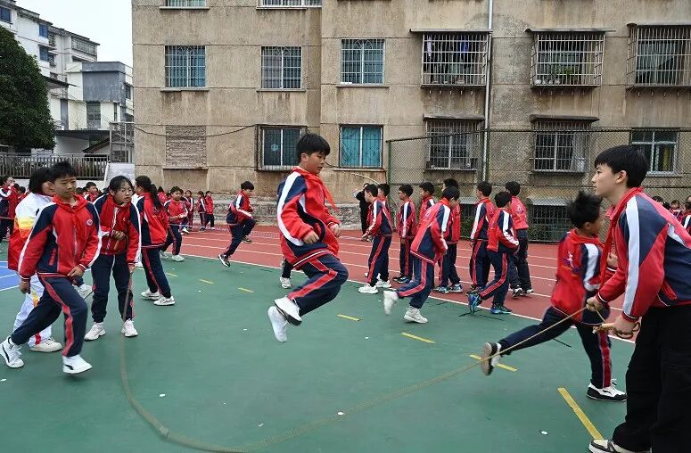 开阳县第一小学多彩活动焕发校园活力