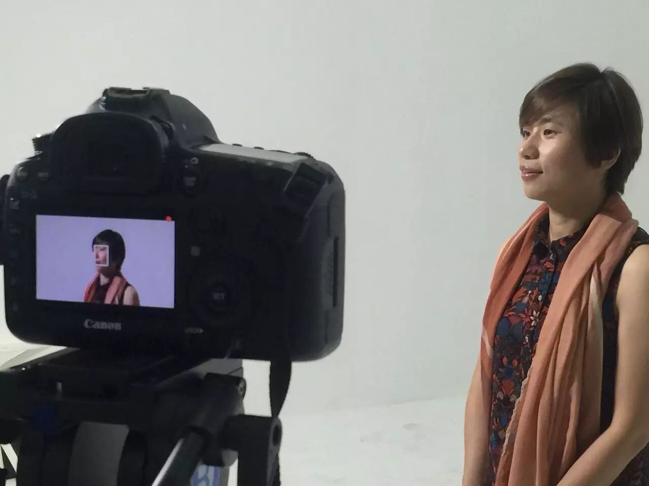 机械学院的陈艳丽老师在动情地讲述与学生之间的故事.