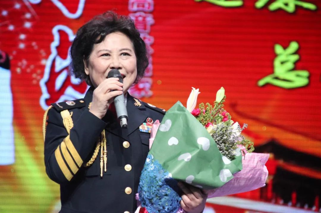 著名歌唱家卞小贞：一口大红袍，追忆了20年