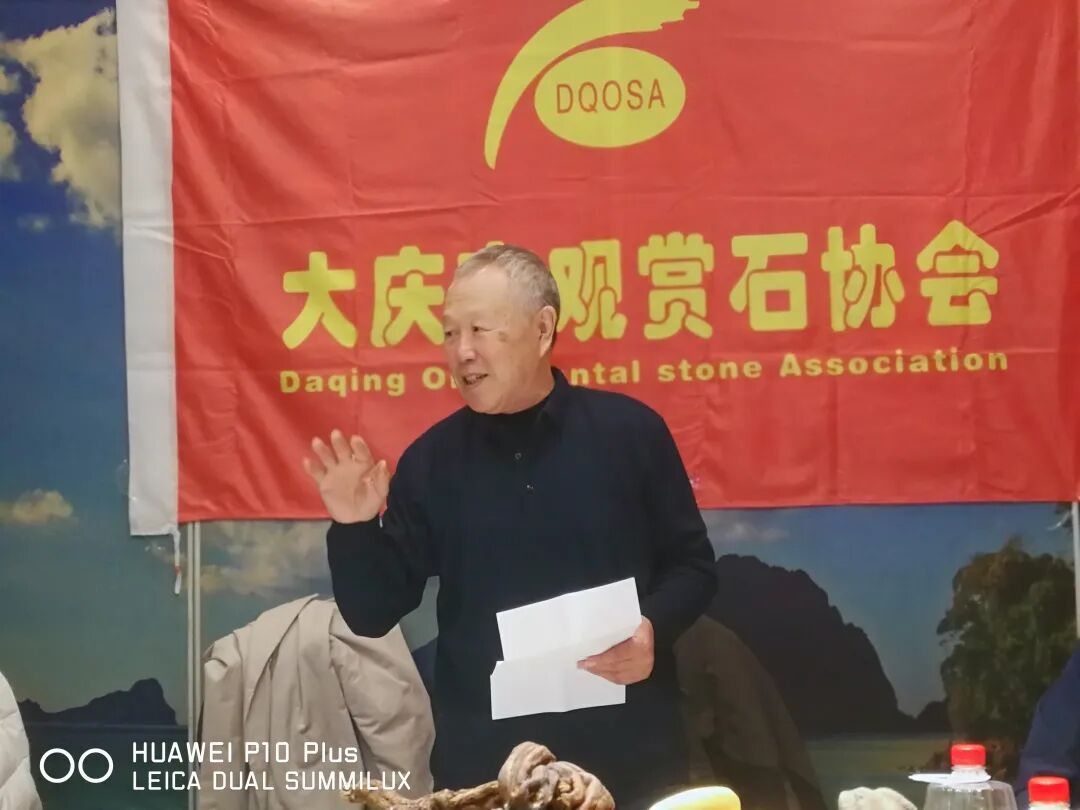 石友齐相聚，赏石闹春分；共品奇石宴，再叙赏石情。