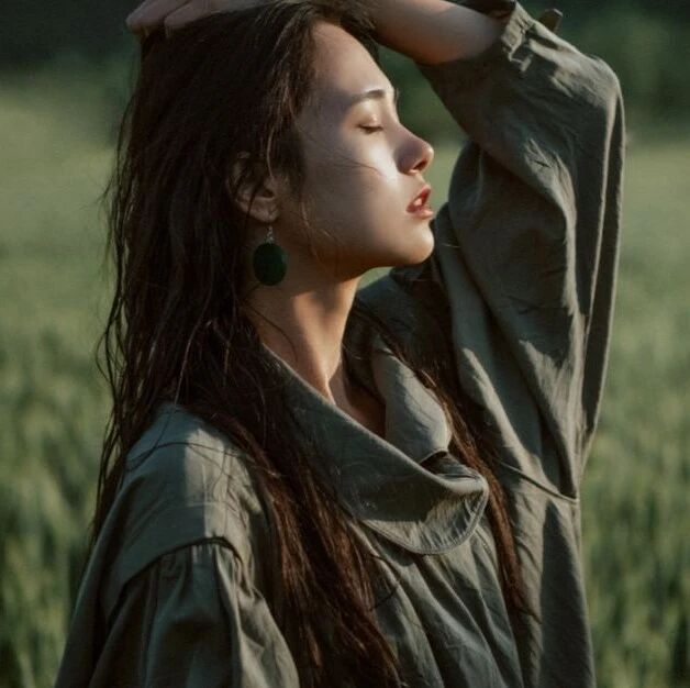 男人爱你太深，才肯有这四个表现，假不了，女人就”偷”着乐吧