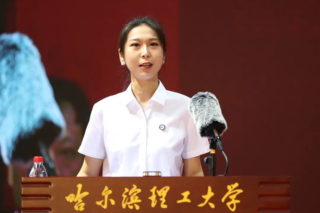 在校生代表,博士研究生周佳琪发言经济与管理学院马盛楠作为研究生