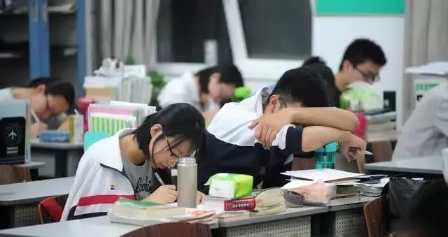 期末考试将至,学霸和学渣真正的差别不在于分数,而在于这一点! 期末考试将至,学霸和学渣真正的差别不在于分数,而在于这一点!
