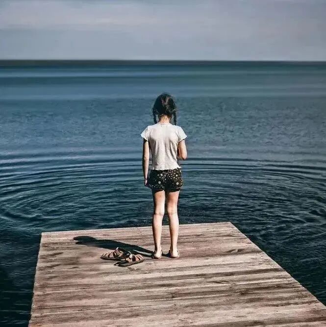 小学生作文《孤独》火了，老师满分评论直呼：天才，看哭了！