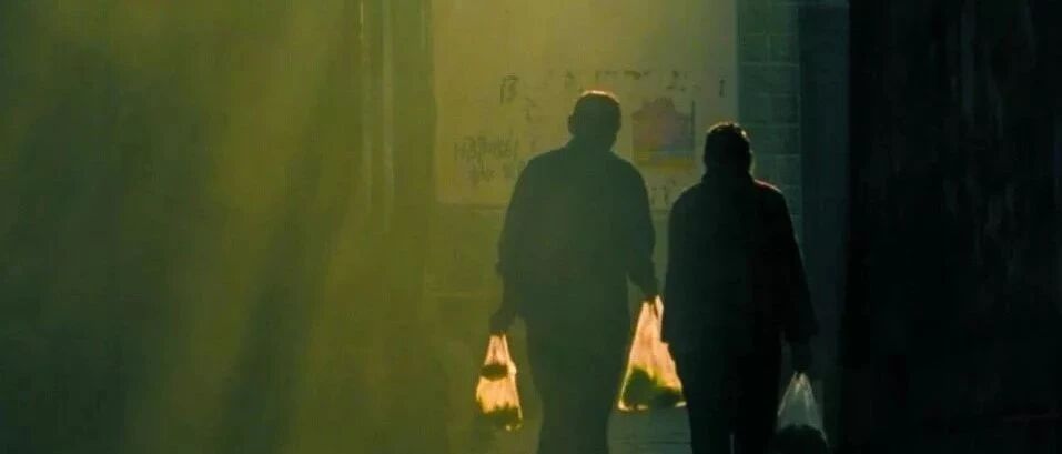 新型啃老正在蔓延，父母毫无察觉，反而以为子女很孝顺