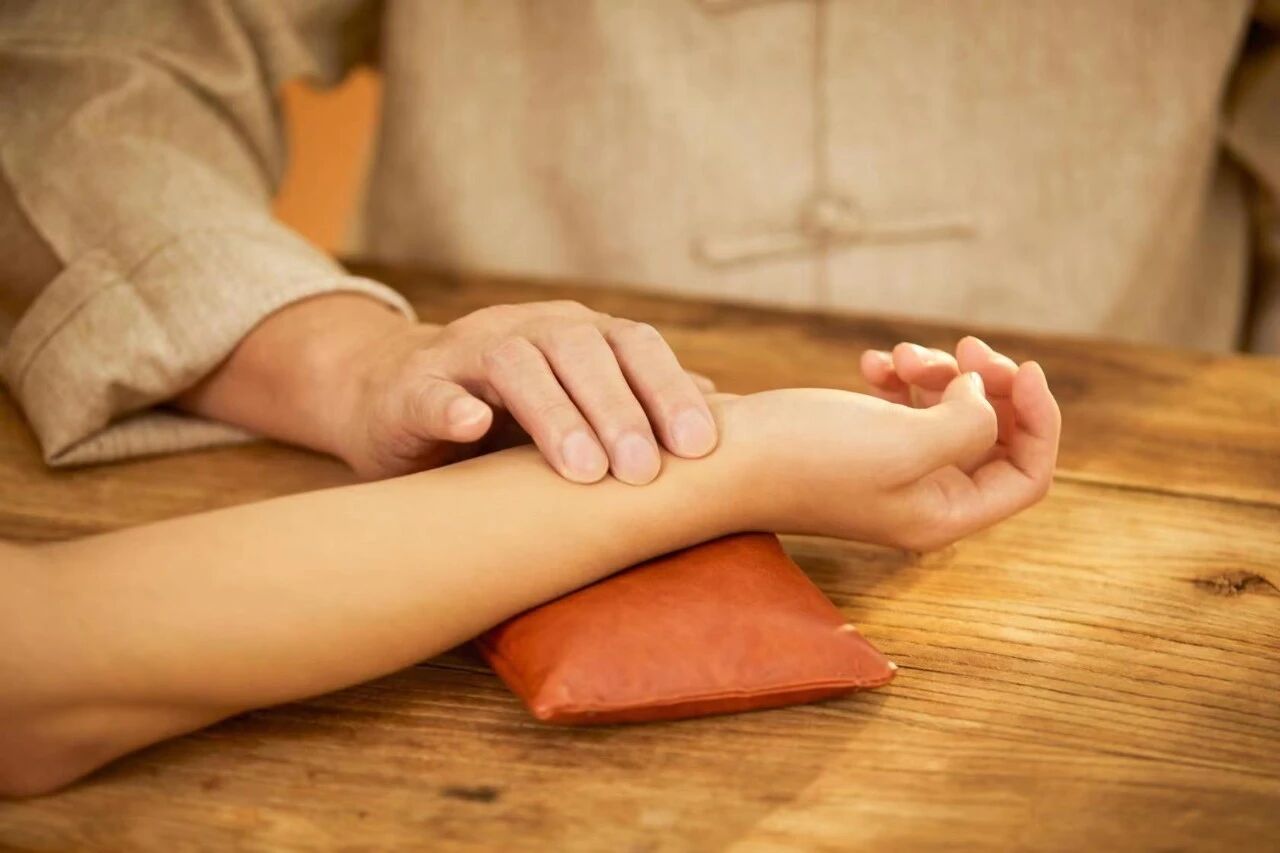 拒绝「无效摸脉」，送你一套实用脉法视频，助你断疾病，调五脏，看病不求人！