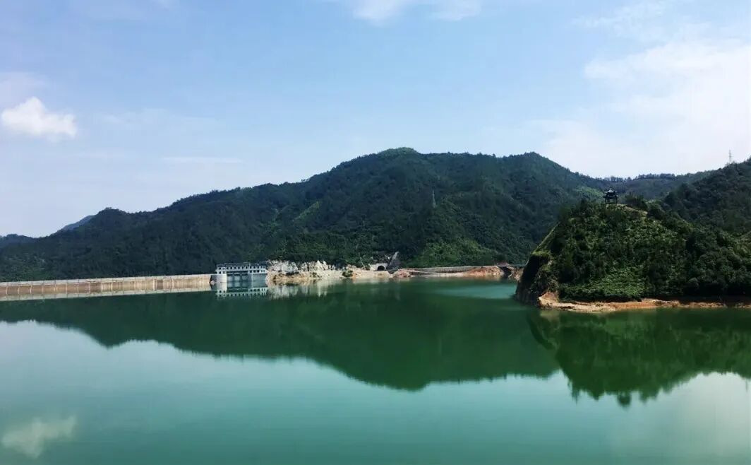 高坪桥水库投入运营后,它将与下游社阳,洪畈水库联合调度,年城镇供水