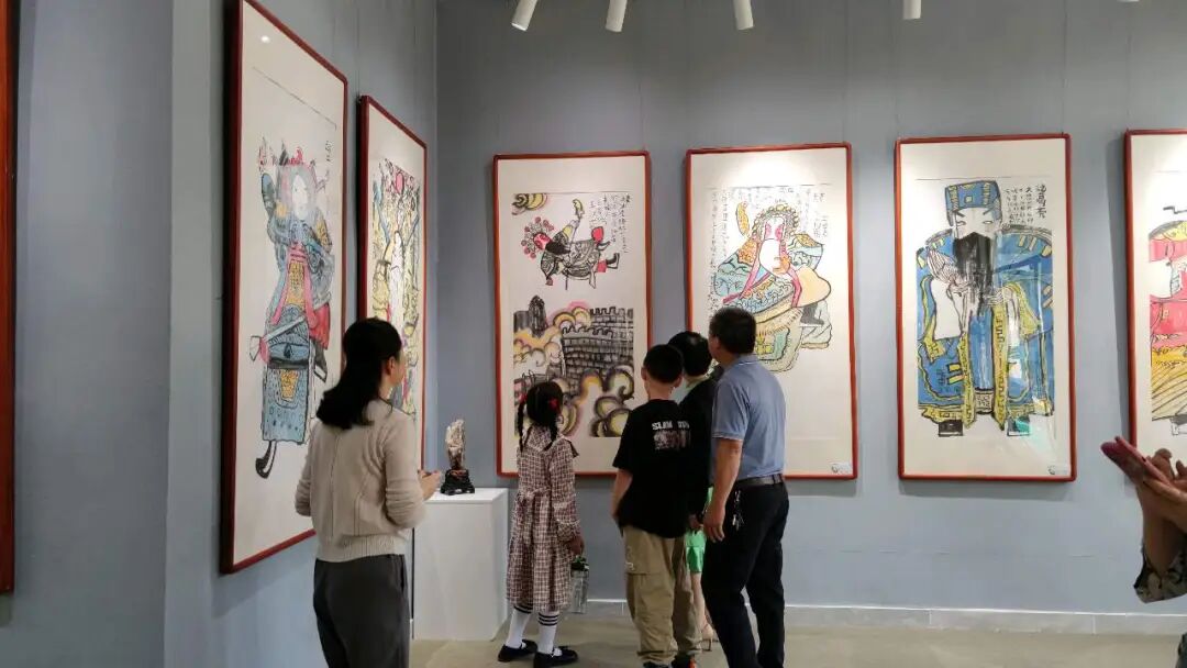 与我们共鉴美好青梯村少儿公益美术作品展在898艺术村举行