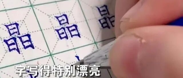 河南9岁小学生写字如印刷，受到官媒点名表扬，直到家长透露真相……