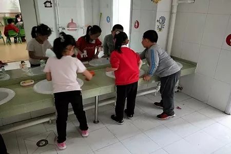 孩子一回家就喊肚子餓，真是在幼稚園沒吃飽嗎？（轉給家長） 親子 第4張