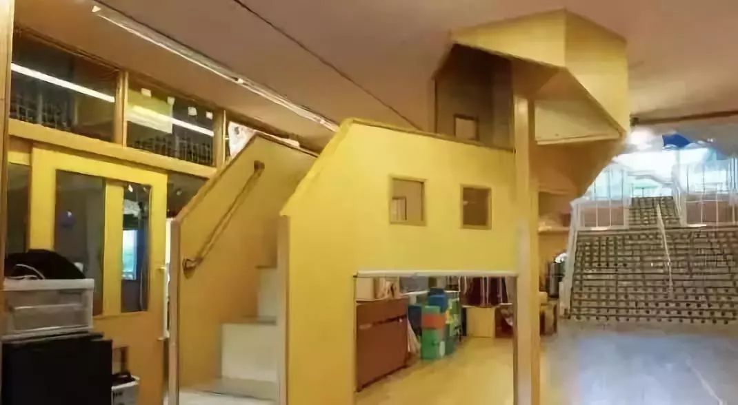 【樓梯設計】幼兒園樓梯竟然是這樣設計的！創意、愛玩兩不誤！ 家居 第84張