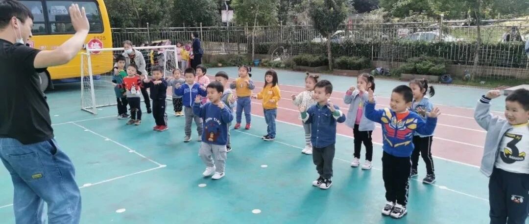 降温预警！幼儿园温馨提示：这样穿衣，让孩子不冷不热不生病！